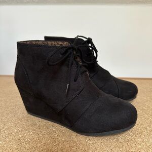 Unr8ed Chic Black Wedge Suede Shoes
